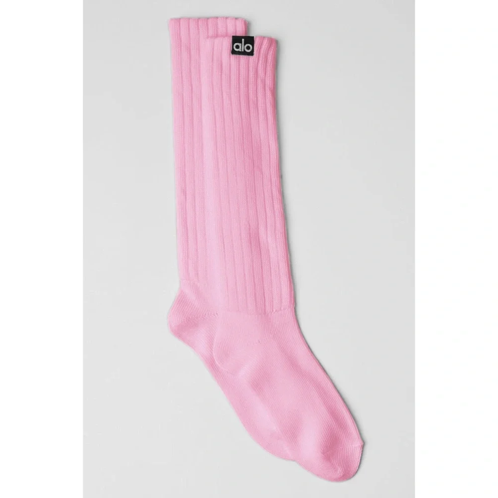 New Alo Yoga Unisex Scrunch Socks in Sweet Pink
